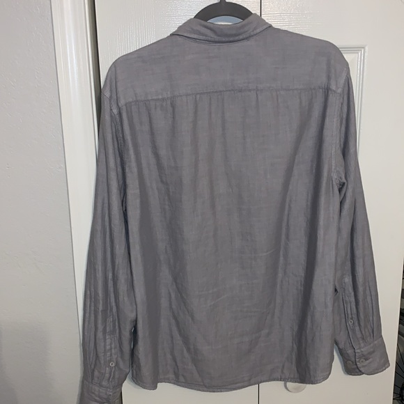 UNTUCKit Button Down Size Medium - Picture 3 of 3